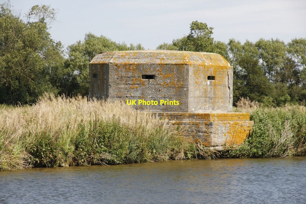 Photo 6"x4" The Last One Lechlade on Thames c2012