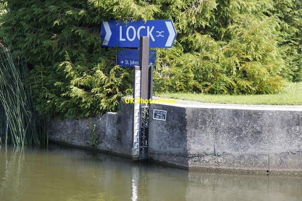 Photo 6"x4" Height marker at the lock Lechlade on Thames c2012