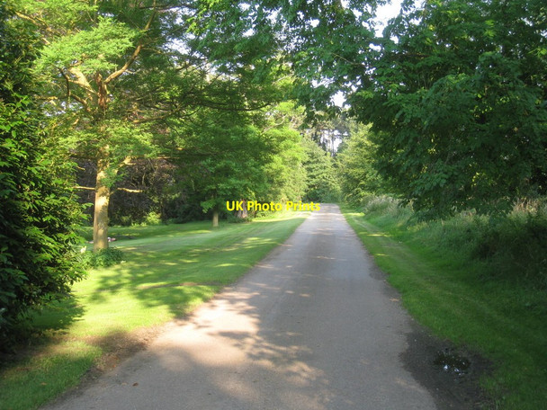 Photo 6"x4" Blankney, approach to Hall Gardens Cottage and the footpath to Scopwick Blankney c2012