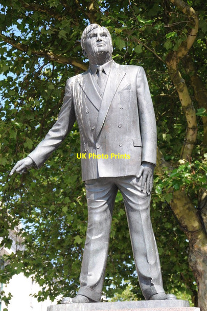 Photo 6"x4" Statue of Aneurin Bevan Cardiff\/Caerdydd c2012