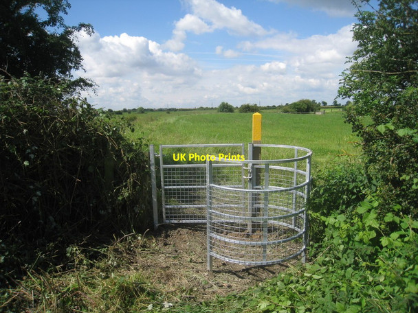 Photo 6"x4" Another new gate on the footpath to Balderton Barnby in the Willows c2012