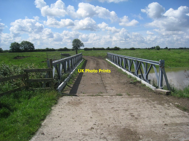 Photo 6"x4" Bridge over the River Witham Barnby in the Willows c2012