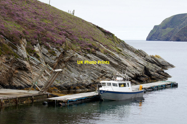 Photo 6"x4" MV Fiska at Fiska Wick, Burrafirth Burrafirth c2012