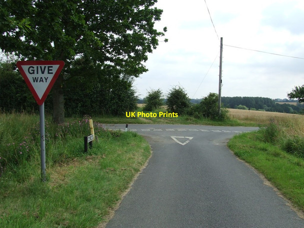 Photo 6"x4" Give Way Brockdish c2012