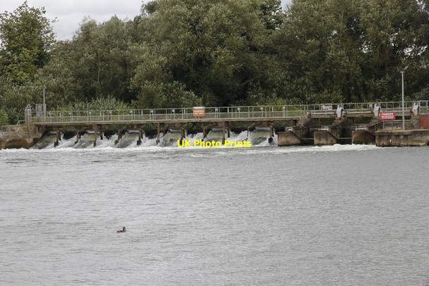 Photo 6"x4" Open Gates Abingdon c2012