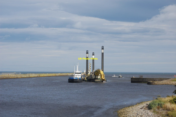 Photo 6"x4" Dredging the channel, Aberdeen harbour Torry\/NJ9505 c2012