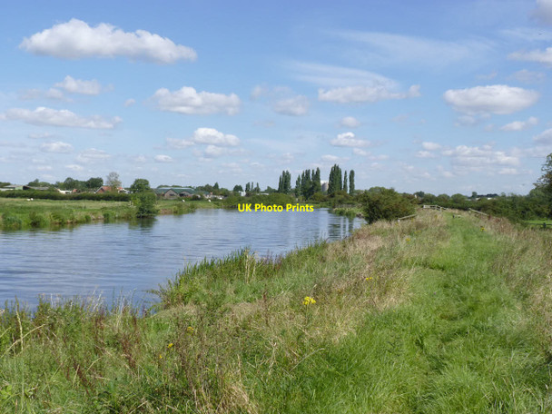 Photo 6"x4" River Trent between Farndon and Newark  Newark-on-Trent c2012