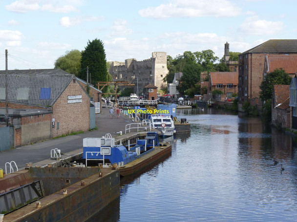 Photo 6"x4" Newark, The Basin  Newark-on-Trent c2012