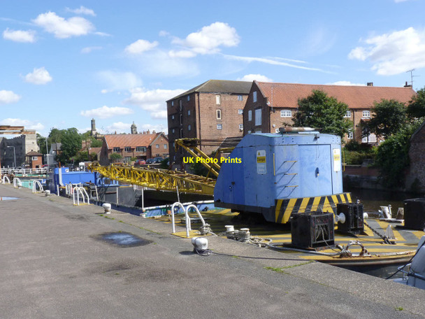 Photo 6"x4" Waterways maintenance boat  Newark-on-Trent c2012