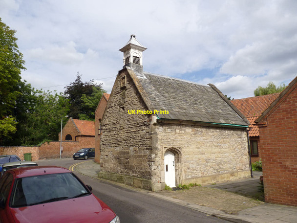 Photo 6"x4" Bede House Chapel, south side  Newark-on-Trent c2012