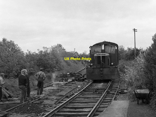 Photo 6"x4" Train at Attymon Junction Attymon c1975