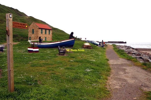 Photo 6"x4" The Cleveland Way passes the Repus Loftus c2012