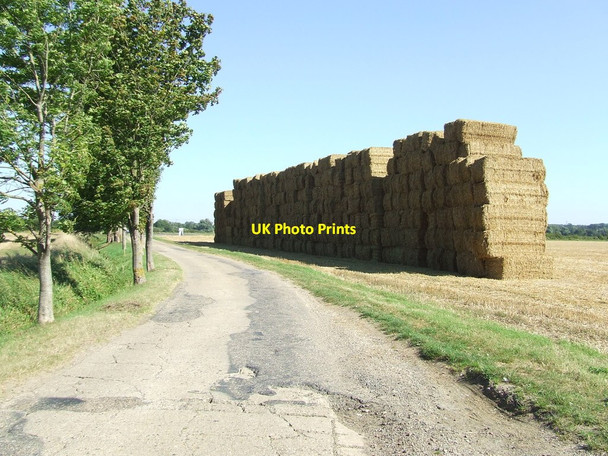 Photo 6"x4" Hay Stack Diss c2012