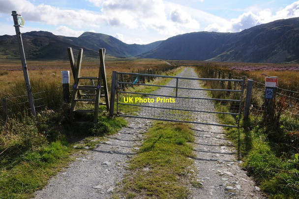 Photo 6"x4" Track into Cwm Eigiau Llanbedr-y-cennin c2012
