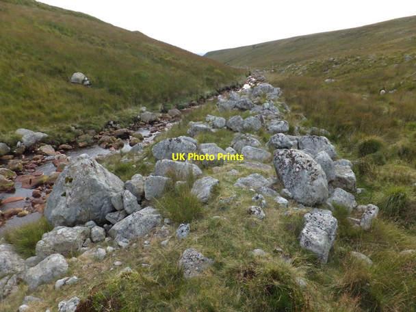 Photo 6"x4" Boulder train beside Afon Giedd Cae'r-Lan\/SN8012 c2012