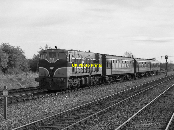Photo 6"x4" Passenger train entering Ballybrophy Junction Donaghmore\/S2680 c1989