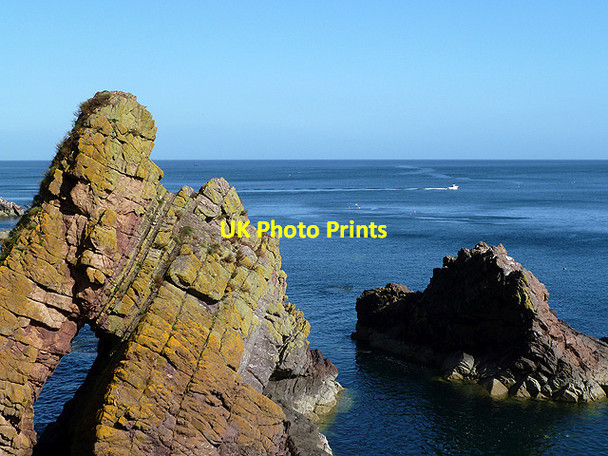 Photo 6"x4" The dramatic coastline near Breeches Rock Eyemouth c2012