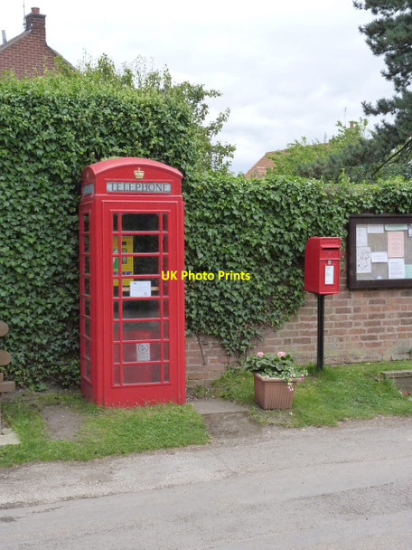 Photo 6"x4" Morton telephone kiosk and postbox  Southwell\/SK7053 c2012