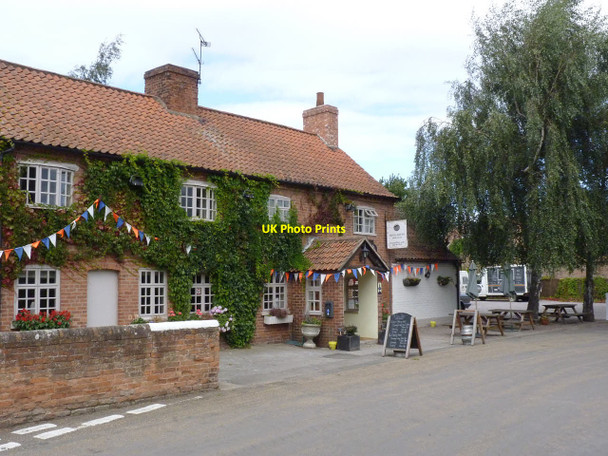 Photo 6"x4" The Full Moon Inn, Morton  Southwell\/SK7053 c2012