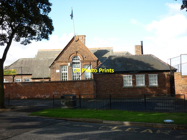 Photo 6"x4" Marfleet primary school on Marfleet Lane Marfleet c2012