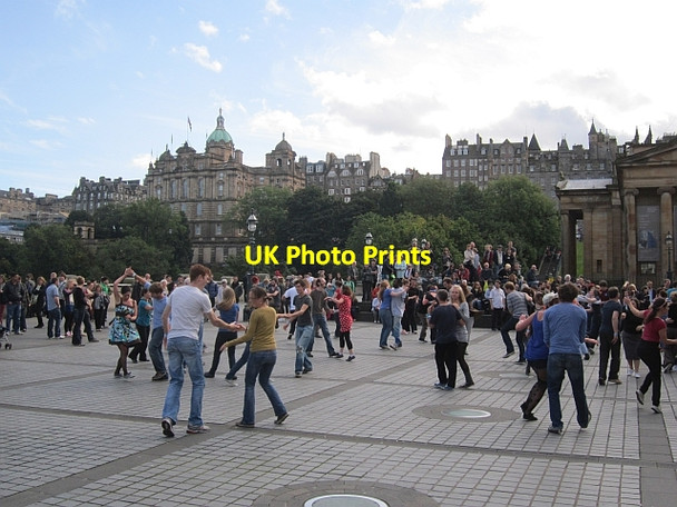 Photo 6"x4" Dancing on the Mound Edinburgh c2012