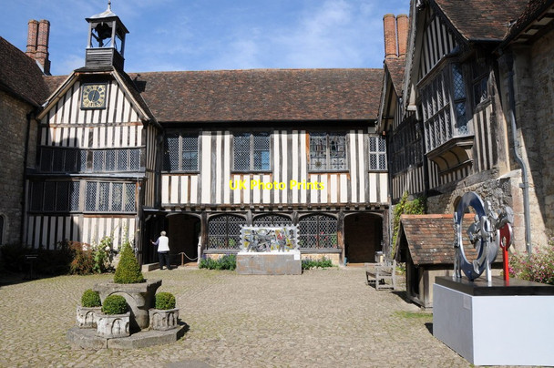 Photo 6"x4" Courtyard in Ightham Mote Ivy Hatch c2012