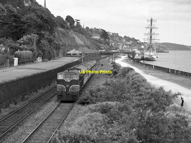 Photo 6"x4" Train leaving Cobh station - 4 Cobh c1994