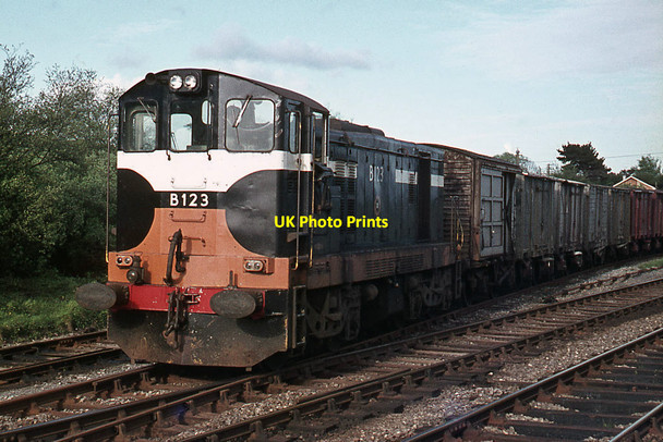 Photo 6"x4" Train at Cobh Junction (Glounthaune) - 3 Glounthaune c1971