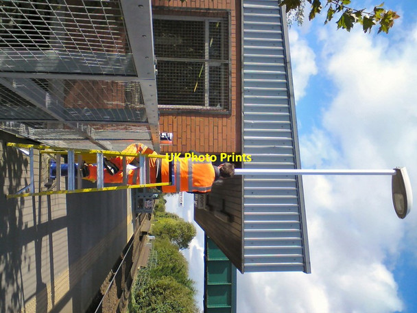 Photo 6"x4" Bredbury Station painter Romiley c2012