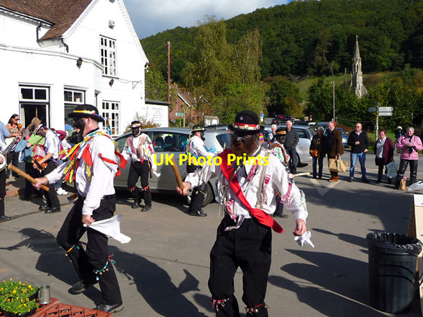 Photo 6"x4" Festivities outside The Talbot Ankerdine Hill c2012