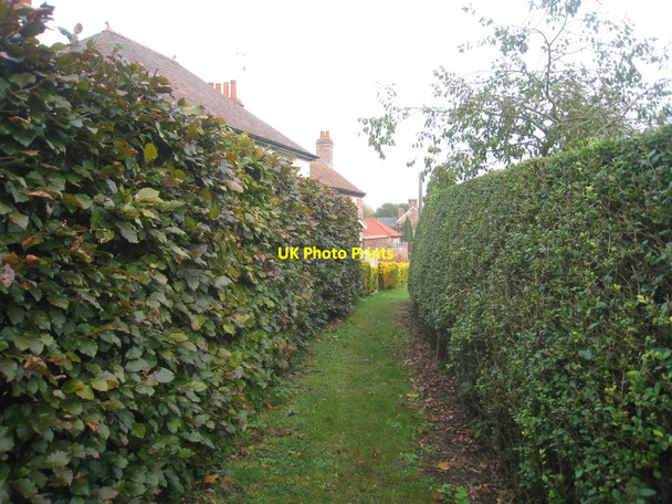 Photo 6"x4" Footpath from the church, Kirkburn Kirkburn\/SE9855 c2012