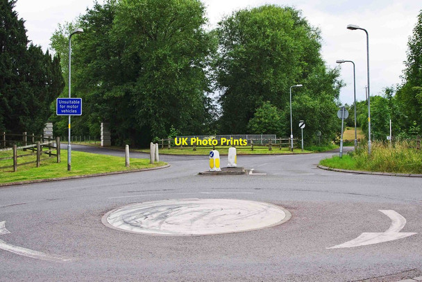 Photo 6"x4" Roundabout at junction of Hanbury Road (B4090) and Hadzor Lane, Droitwich Spa Droitwich c2011