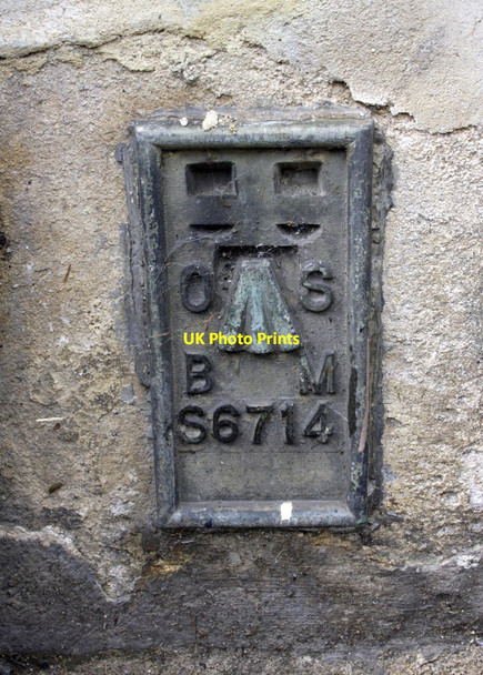 Photo 6"x4" Benchmark on #1 High Street Bruton c2012