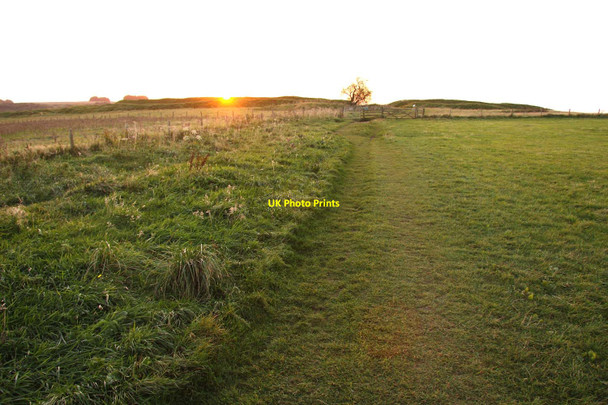 Photo 6"x4" Looking along the Ridgeway towards Barbury Castle Overtown\/SU1579 c2012