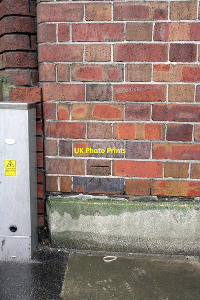 Photo 6"x4" Benchmark on #243 Lower Parliament Street Nottingham\/SK5641 c2012