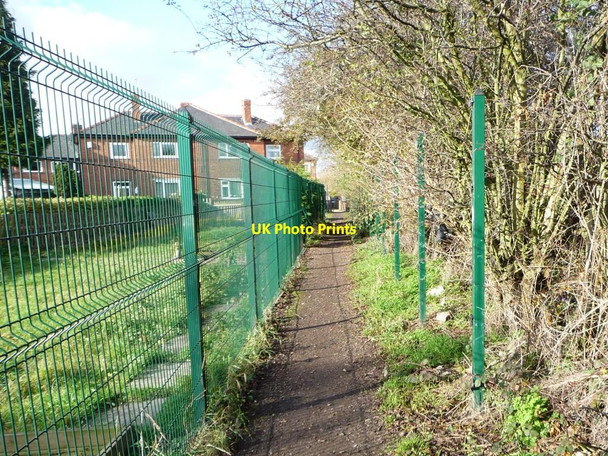 Photo 6"x4" Public footpath to Tombridge Crescent Hemsworth\/SE4213 c2012