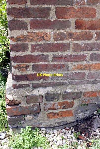 Photo 6"x4" Benchmark on #12 Newbury Street Wantage c2012