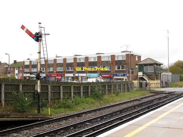 Photo 6"x4" Polegate station - semaphore signal Polegate c2012
