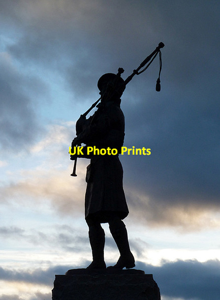 Photo 6"x4" A silhouetted statue at House of Bruar Bruar c2012