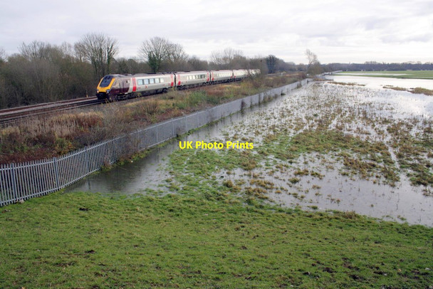 Photo 6"x4" Cross Country train and flooded fields at Wolvercote Upper Wolvercote c2012