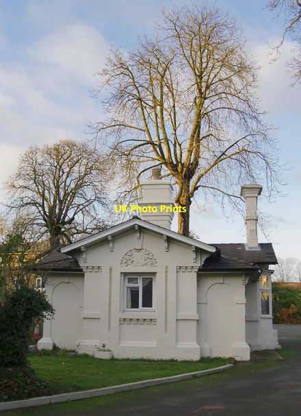 Photo 6"x4" Lodge at the entrance to Sunbury Court Sunbury c2012