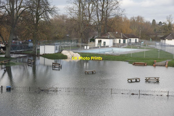Photo 6"x4" Benches in the water Wallingford c2012