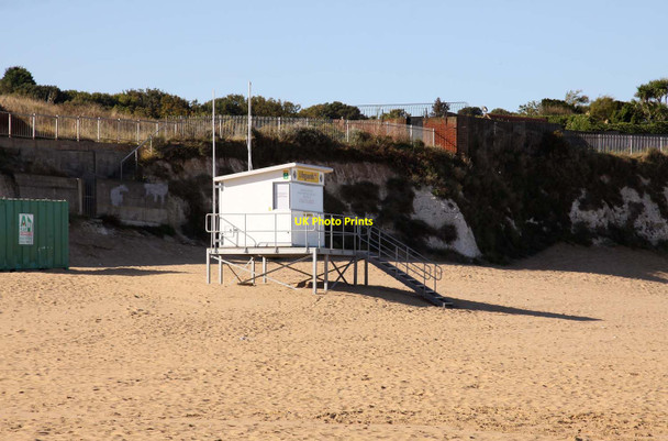 Photo 6"x4" The lifeguard station in Joss Bay Kingsgate\/TR3970 c2012