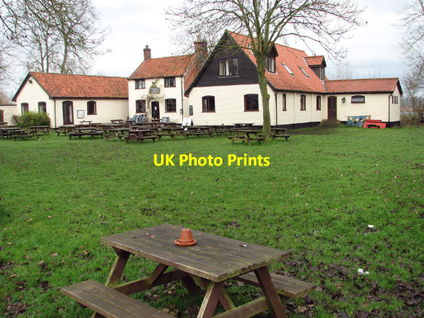 Photo 6"x4" View across the empty beer garden at the Locks Inn, Geldeston Geldeston c2012