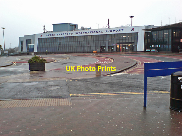Photo 6"x4" Leeds Bradford Airport terminal buildings Yeadon c2012