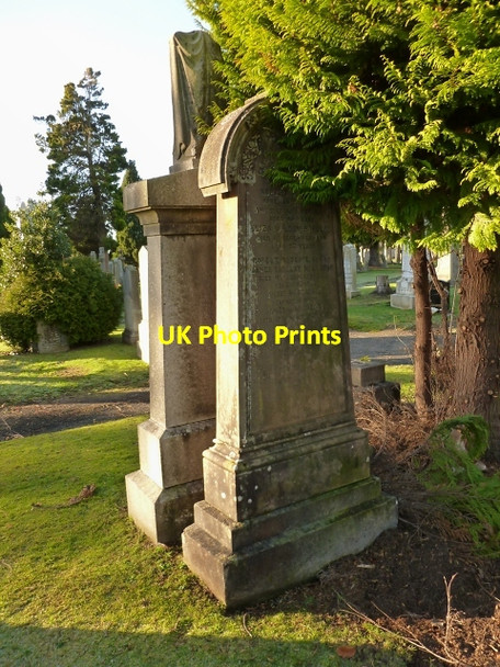 Photo 6"x4" Memorial to Robert Ritchie, Engineer Dumbarton c2012