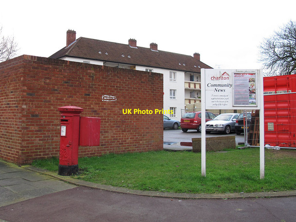 Photo 6"x4" Postbox on Rectory Field Crescent Greenwich\/TQ3977 c2012