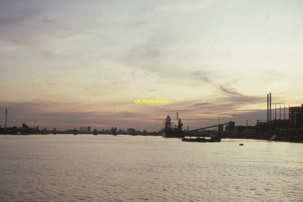 Photo 6"x4" Looking upriver off the Woolwich Ferry, 1993 Woolwich c1993