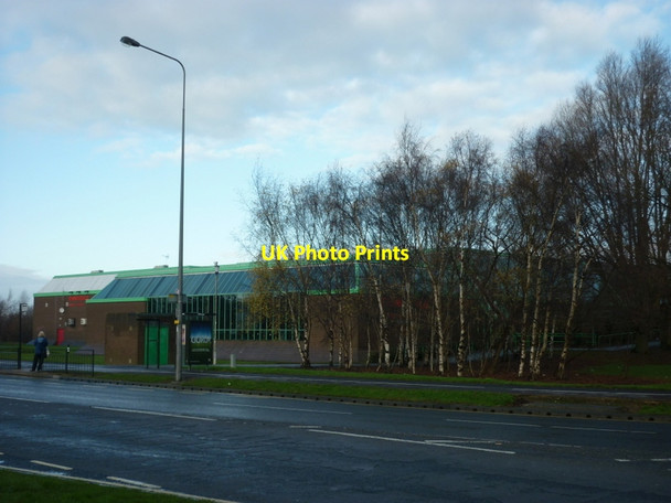 Photo 6"x4" The Ennerdale Leisure Centre on Sutton Road, Hull West Carr\/TA0932 c2012
