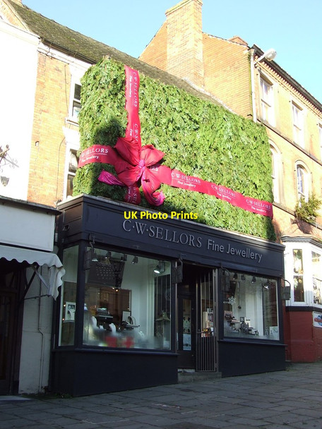 Photo 6"x4" A Big Christmas Present Ashbourne\/SK1846 c2012